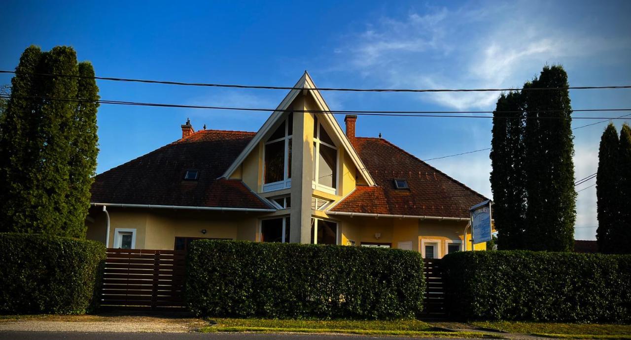 Mol-Ker-Vill Apartment Lenti Zewnętrze zdjęcie