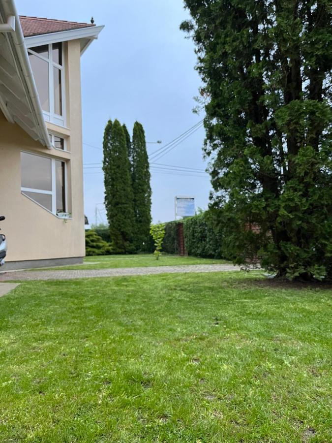 Mol-Ker-Vill Apartment Lenti Zewnętrze zdjęcie