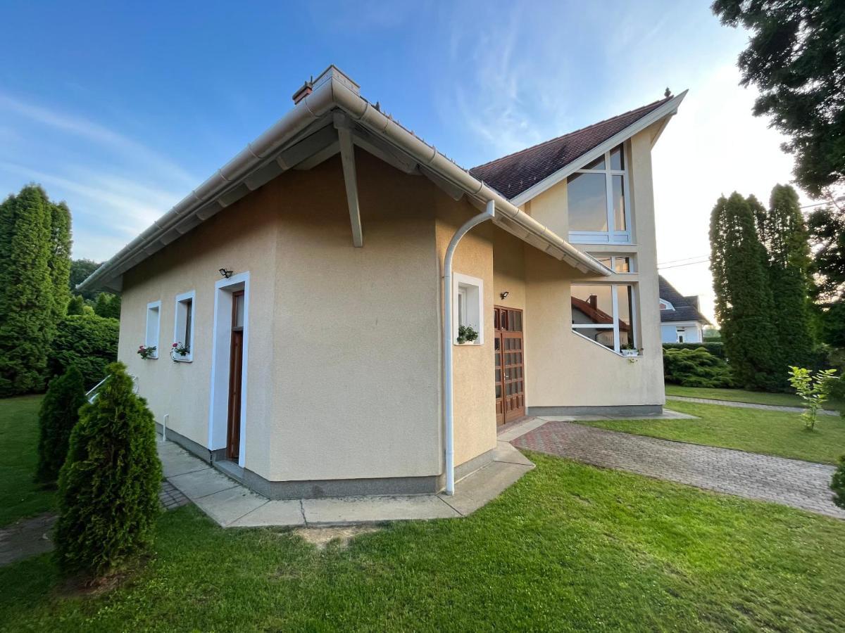 Mol-Ker-Vill Apartment Lenti Zewnętrze zdjęcie
